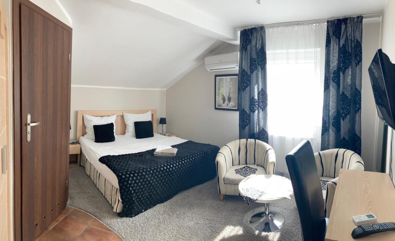Jasminowy Gaj Bed and Breakfast Inowrocław Exteriör bild
